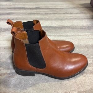 Aldo Chelsea boots size 6